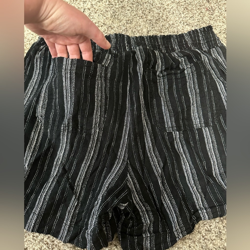 Linen Shorts - Picture 2 of 4
